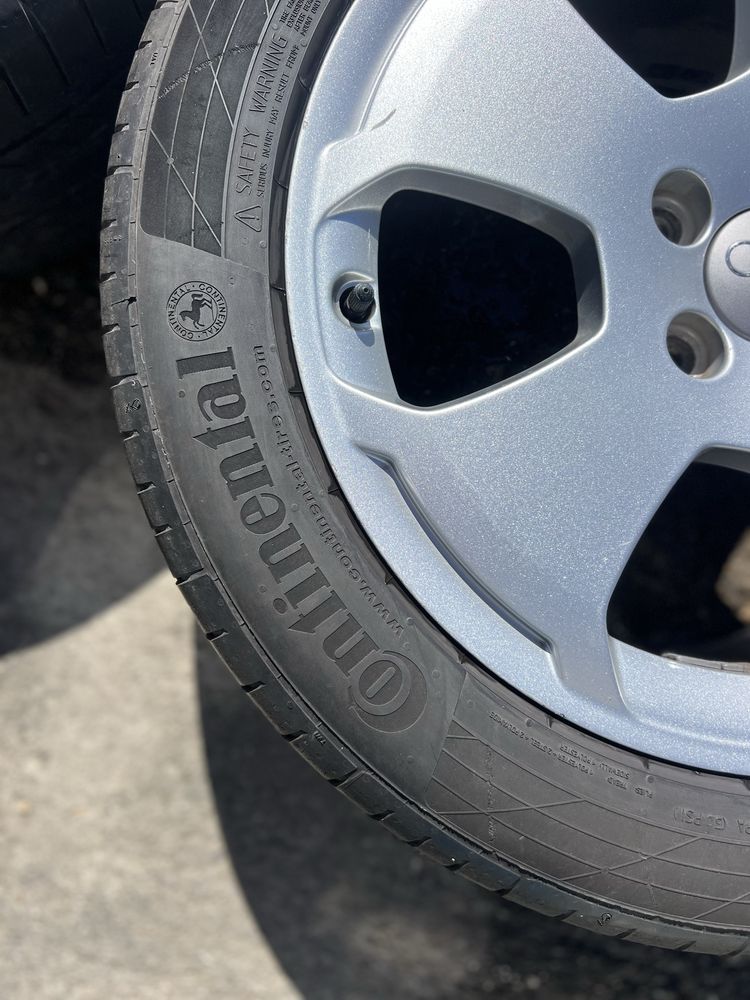 Лети джанти с гуми от Audi  225/50/17 . Continental dot 18 .Цена компл