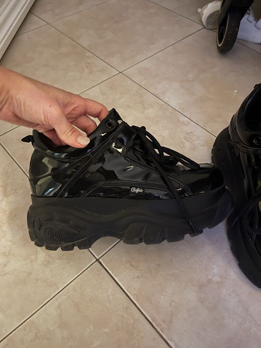 Buffalo черни лачени