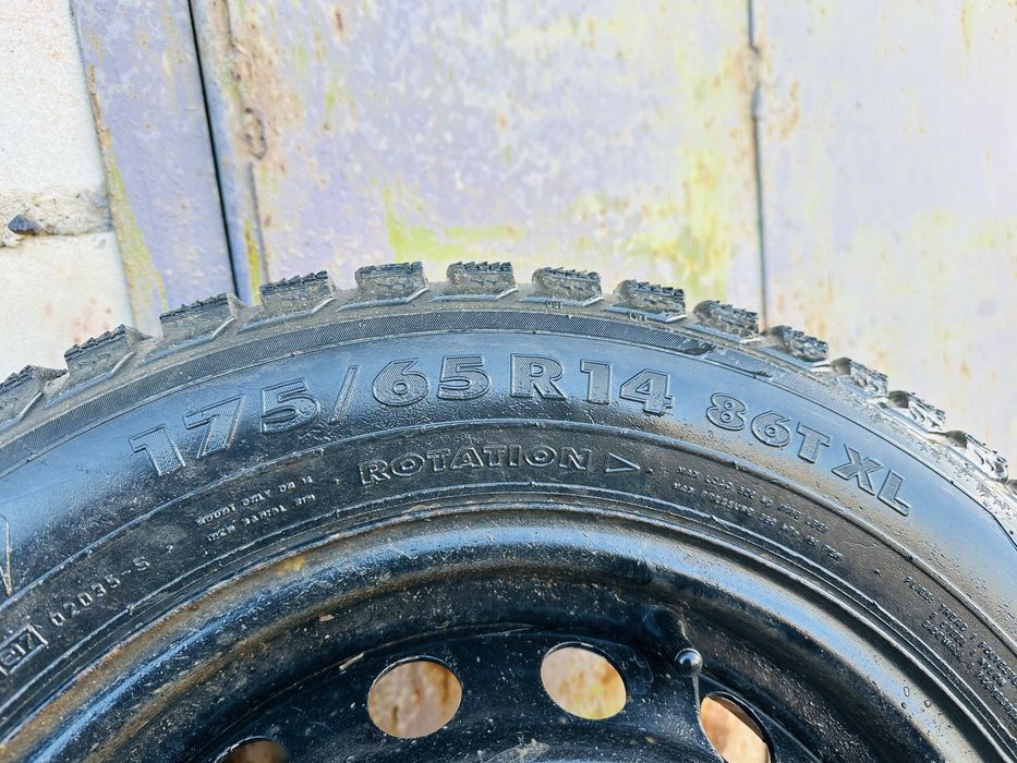 Комплект зимних шипованных резин с дисками оригинал