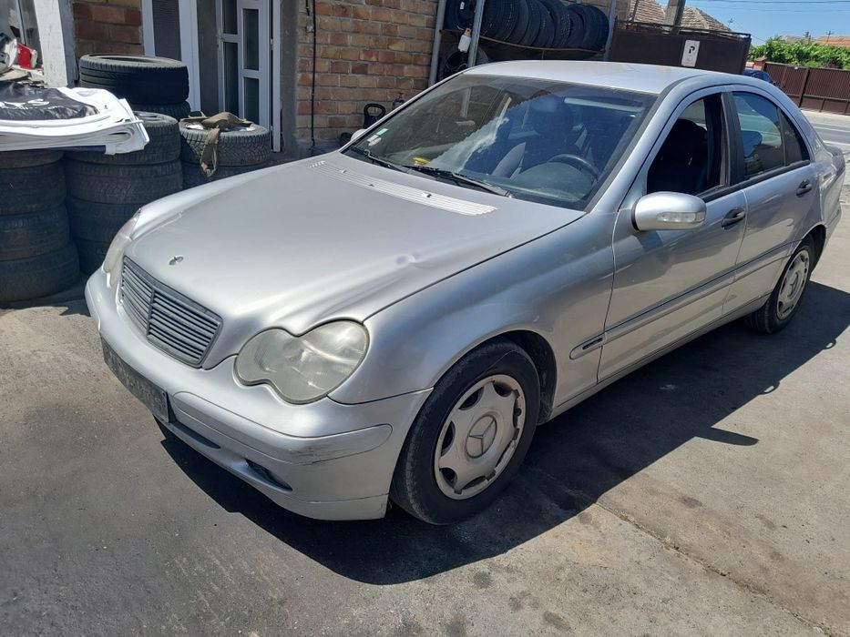 Fata completa Mercedes C-Class w203 (bara,capota,far,aripi,trager)