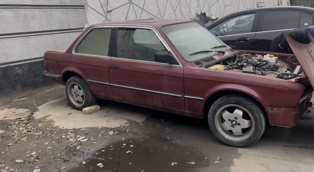 BMW e30 coupe m30 b3
