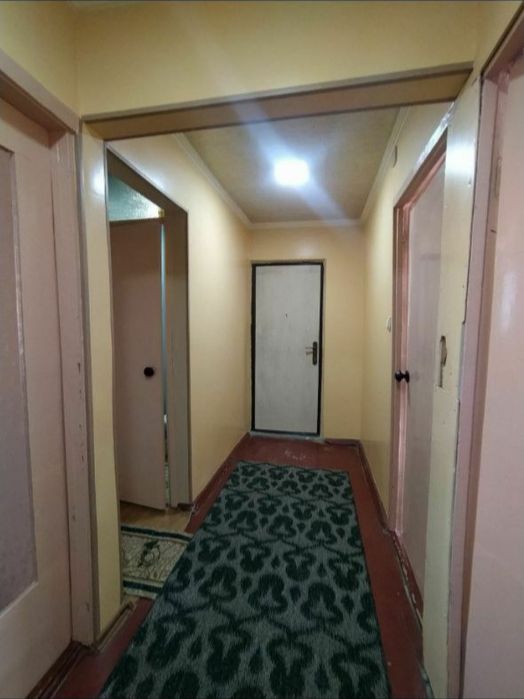 Арендага 3 хона 4 этаж Микрорайонда жойлашган.Агентство