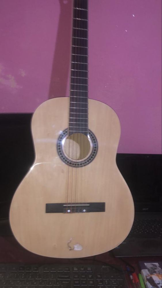 Gitara cholnishga gap yoq sozlangan