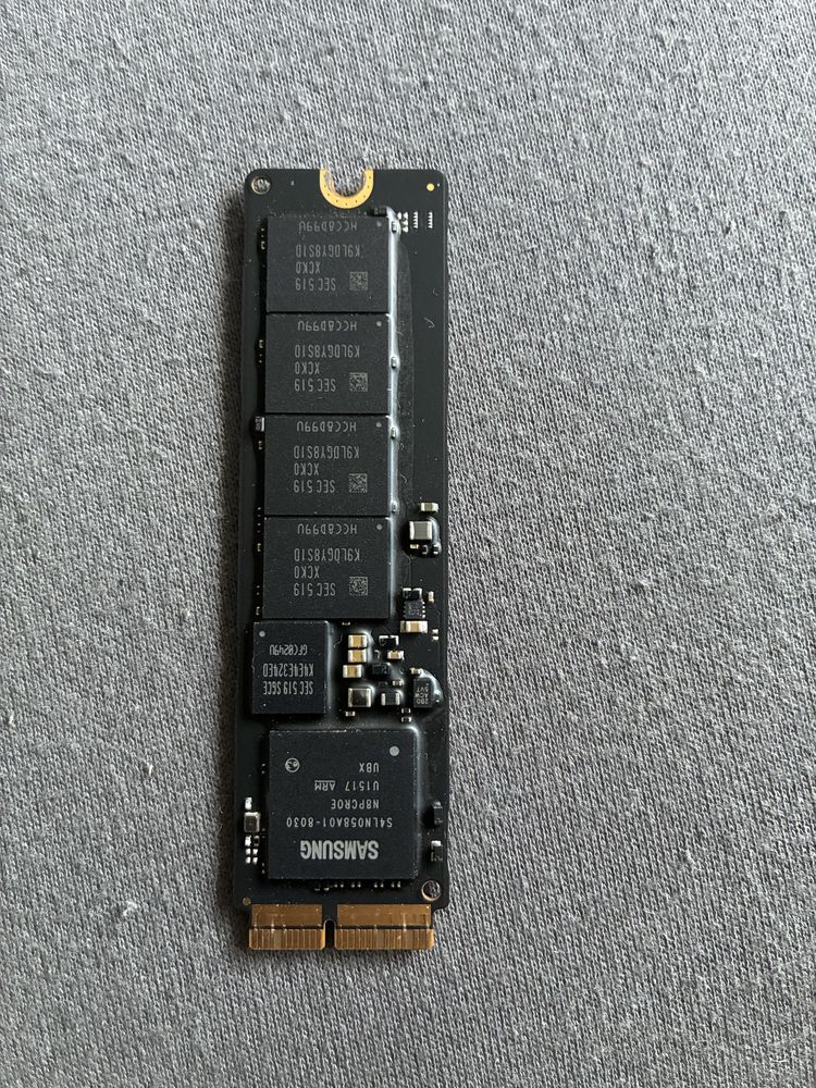 Vând Apple SSD SSUBX PCIE 128 GB original
