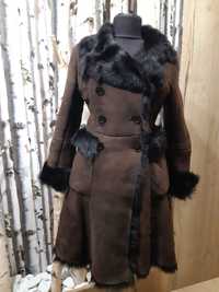 Prada оригинално дамско кожено палто размер S