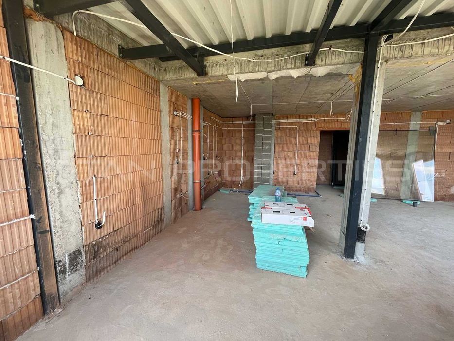 Продава се Четиристаен апартамент в Пловдив, Остромила - 189 кв.м за 1150 €/кв.м - Снимка #2