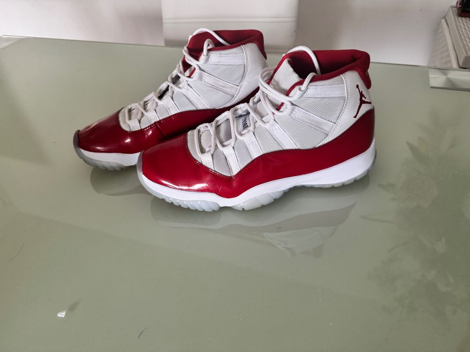 Обувки Jordan 11 cherry red