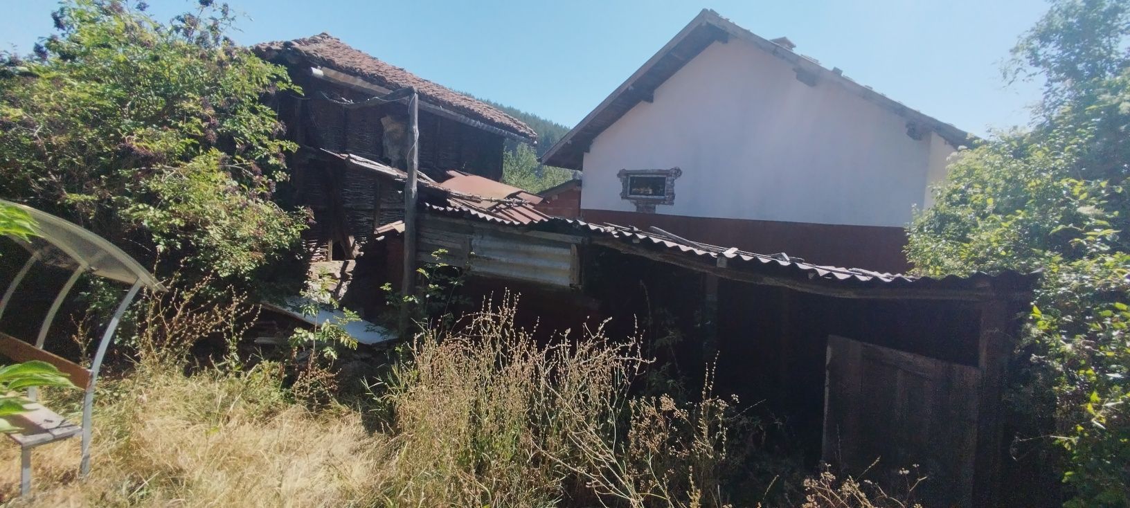 Продава се къща в село Боснек, област Перник