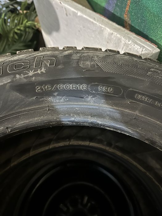 Продам шипованную резину 2 шт