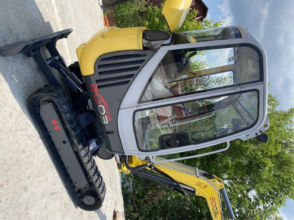 Miniexcavator 2,5 tone senile retractabile cu inclinare cabina