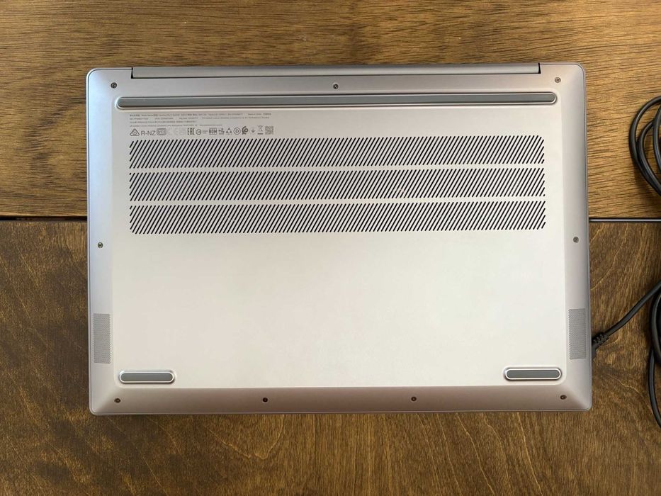 LENOVO IdeaPad Pro 5 16APH8, AMD Ryzen 7 7840HS, 16" 2.5K, 32GB, 1TB