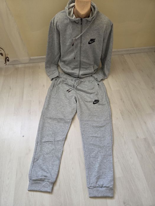 Oferta!  Trening Nike unisex din 3 piese.