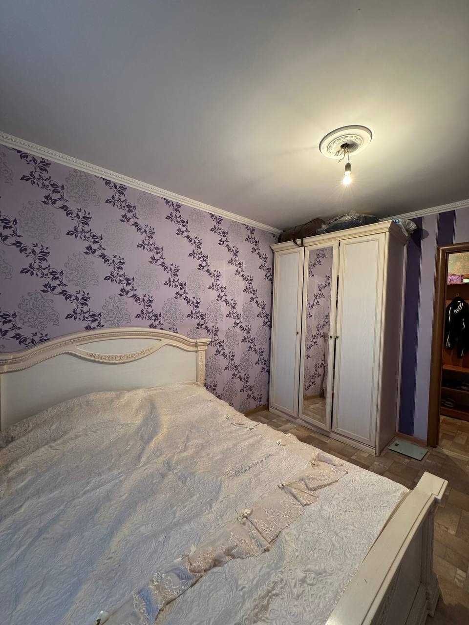 Продам 2 к.кв на 8 мкр.
