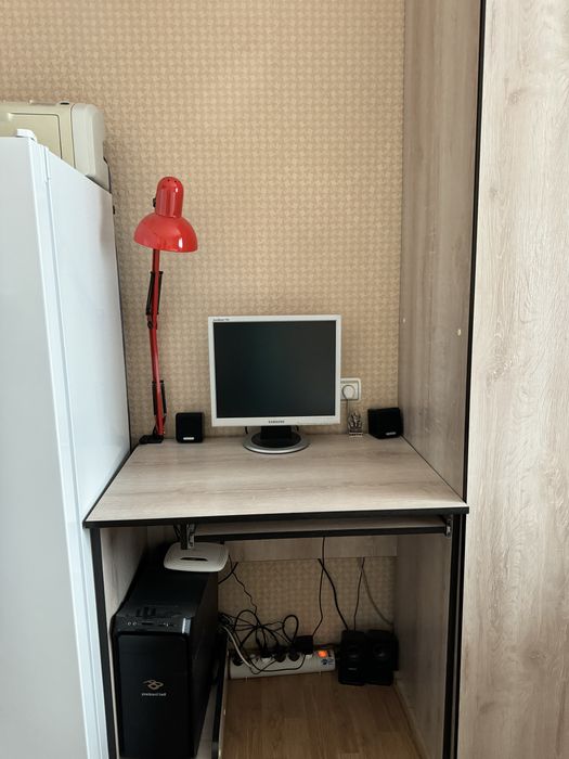 СРОЧНО! Продается компьютерный стол