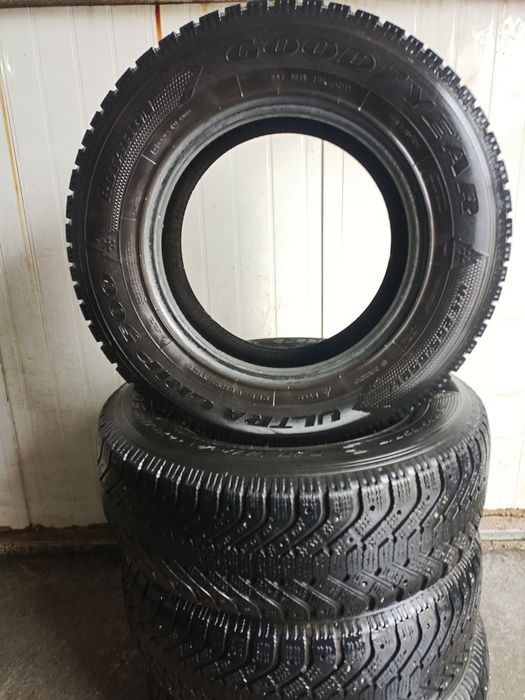 Шины зимние шипованные 265/65 R17