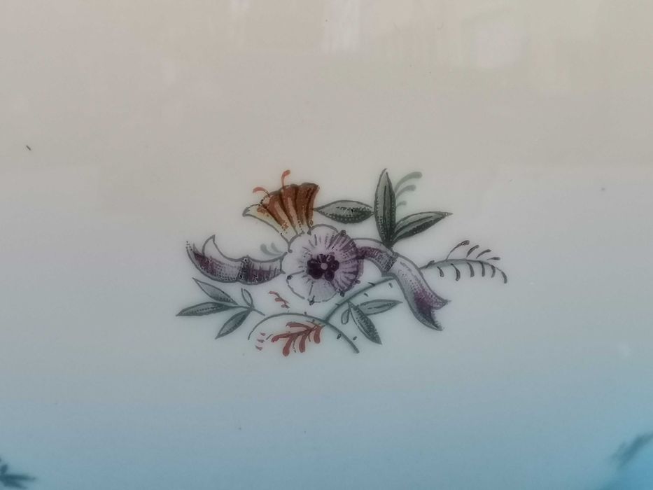 Стар порцеланов чайник