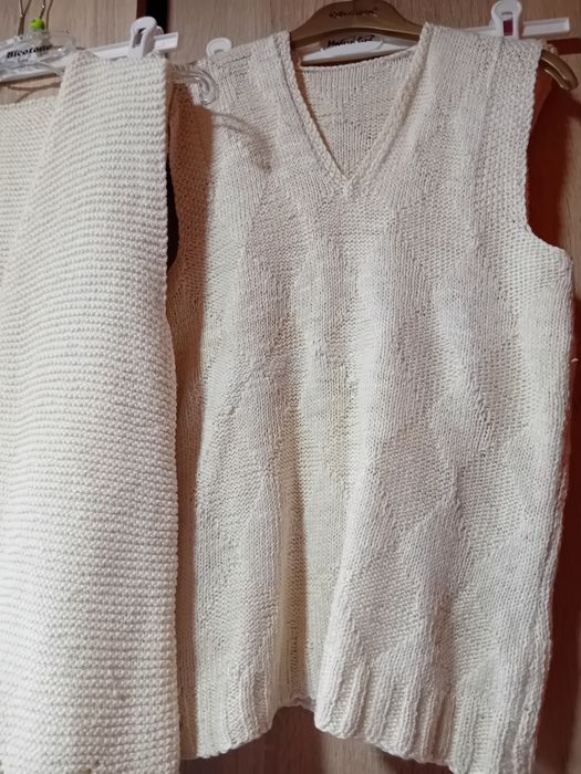 Vând costumase, veste, gâtar impletite în casa din melana