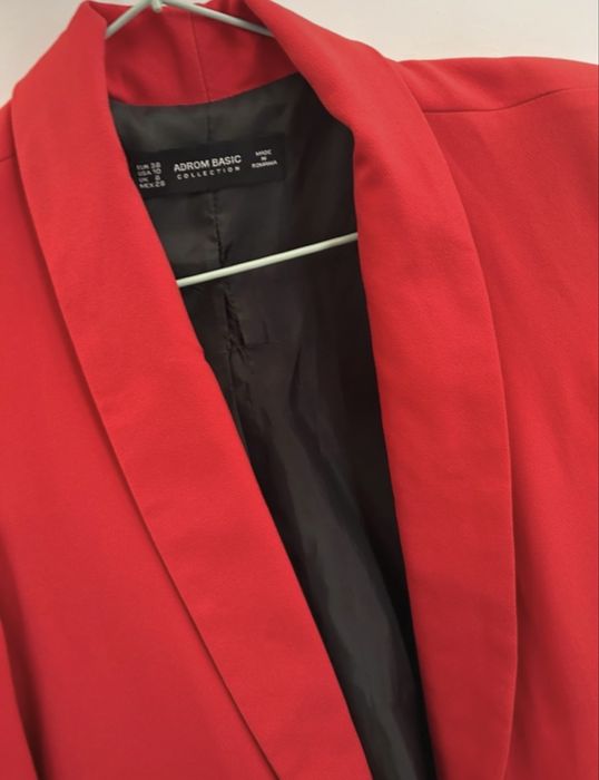 Sacou roșu nou fară eticheta
