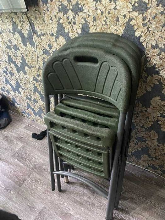 Продаются стулья 3 штуки металлические качество почти новое б/у