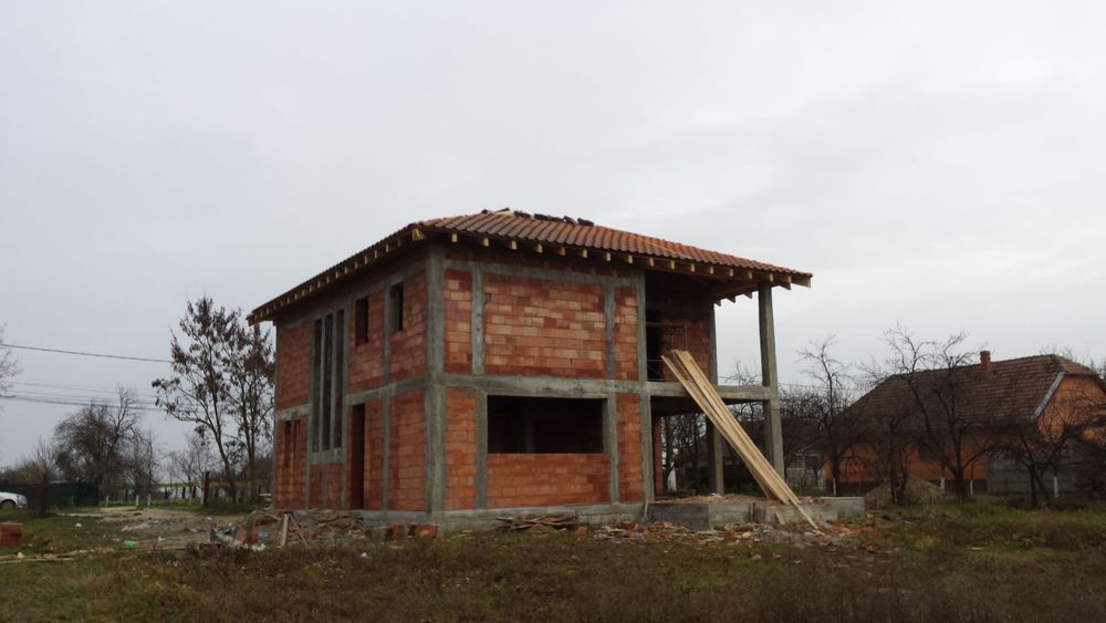 Construim case la cheie cu izolații eficiente și finisaje de calitate