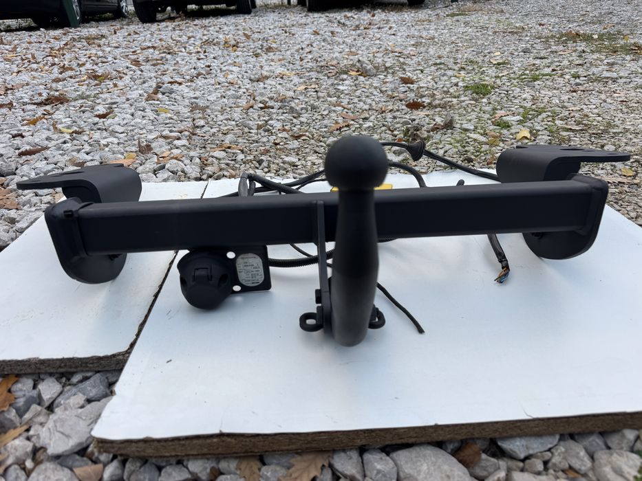 Теглич Тойота Авенсис 2009-2015г комби