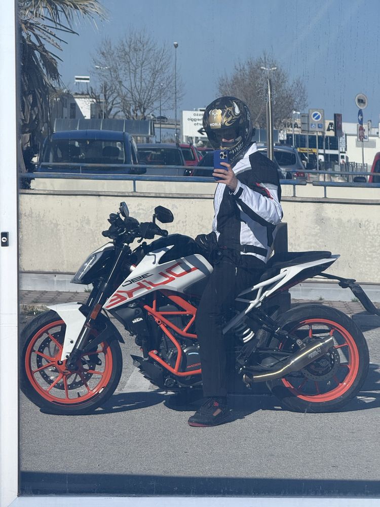 KTM Duke 390 – An 2020 – 15.000 km – Stare excelentă