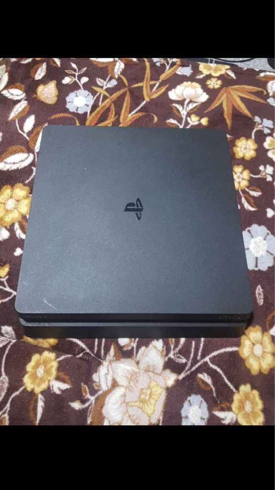 Ps4 1TB si 8 jocuri