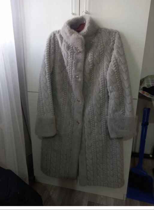 Срочно продам женскую верхняю одежду