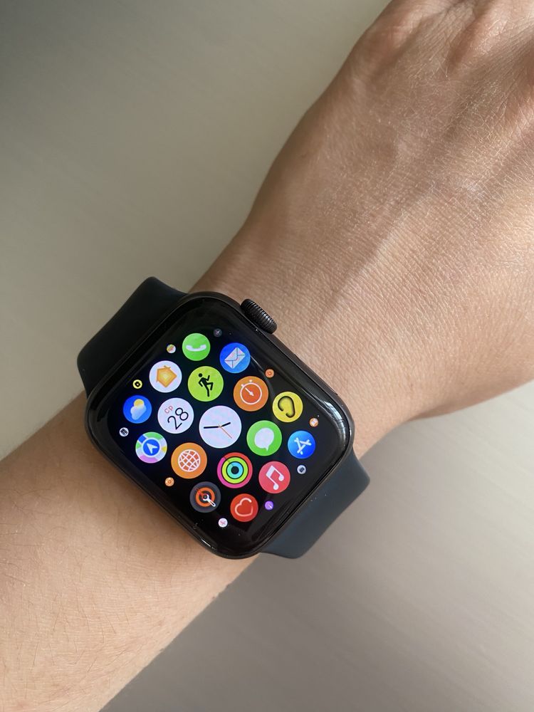 Смарт часы Apple WatchOS 8.5