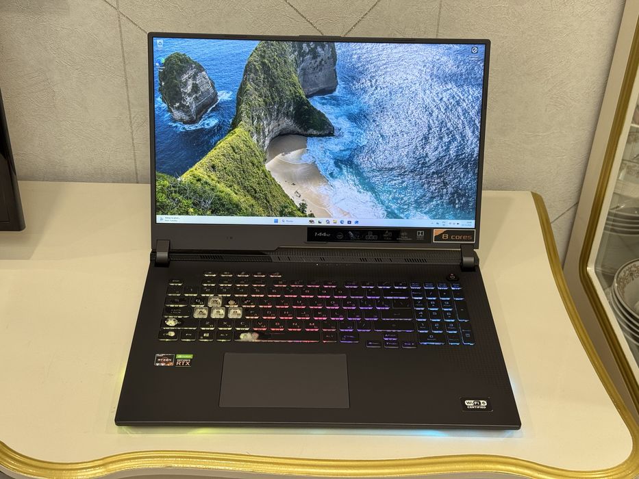 Asus ROG G713 — Ryzen 7 / RTX/ 16GB / 144Hz — отличный игровой ноутбук