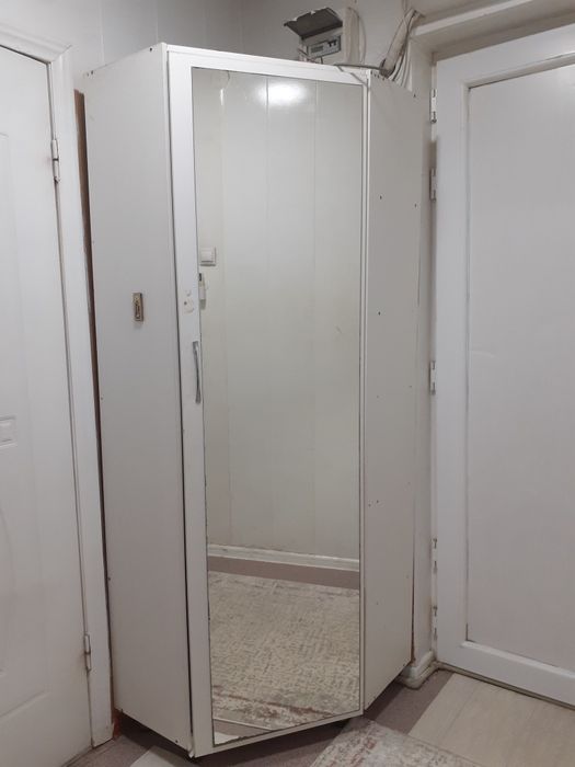 Угловой шкаф для верхней одежды