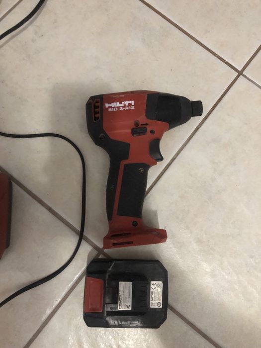 Șurubelnița cu impact Hilti SID 2 A12 cu acumulator și incarcator
