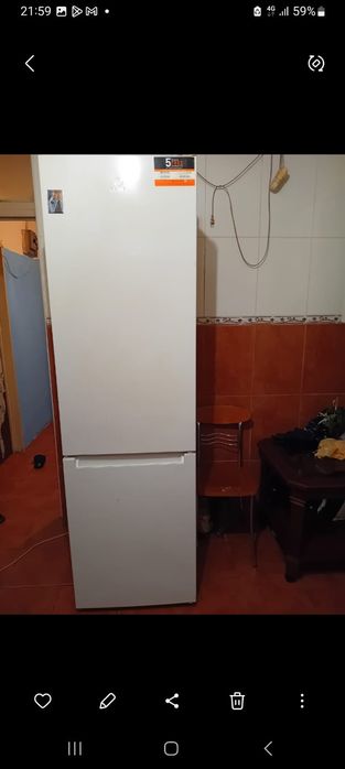 Vand combina frigorifica la 700 lei negociabil