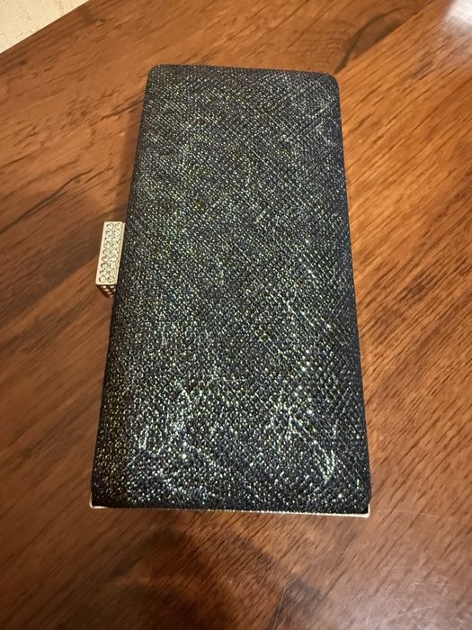 Клач женский серый