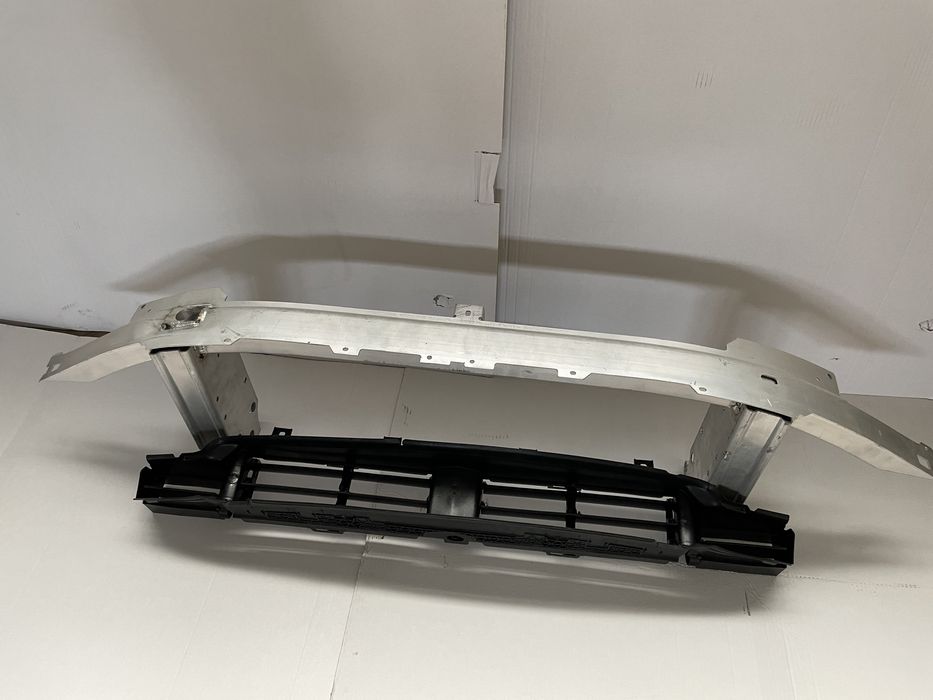 Tragar trager BMW seria 7 G11 G12 deflector intaritura bara grila acti