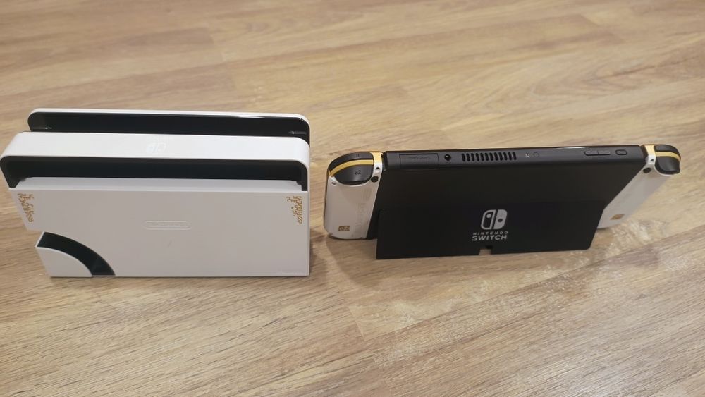 Nintendo Switch Oled - ed. Tears of the Kingdom, 2 jocuri și accesorii