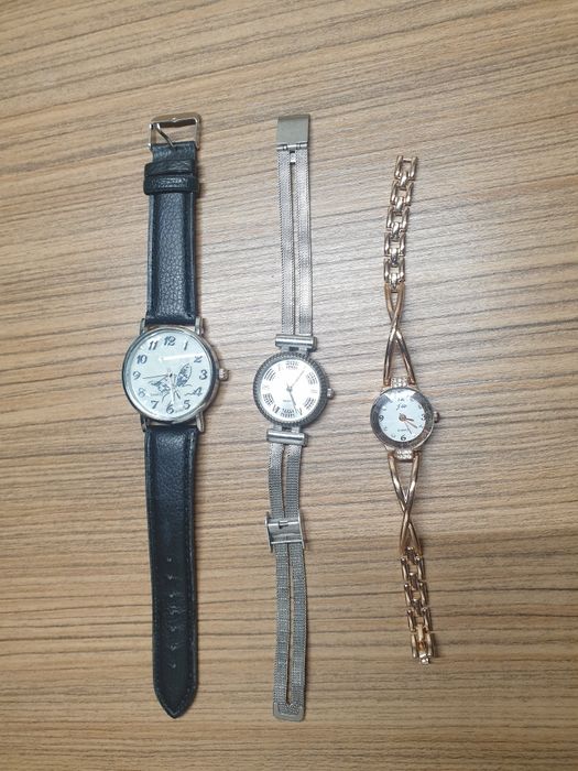 Set 3 ceasuri dama Avon, JW, folosite, necesita baterii, stare buna
