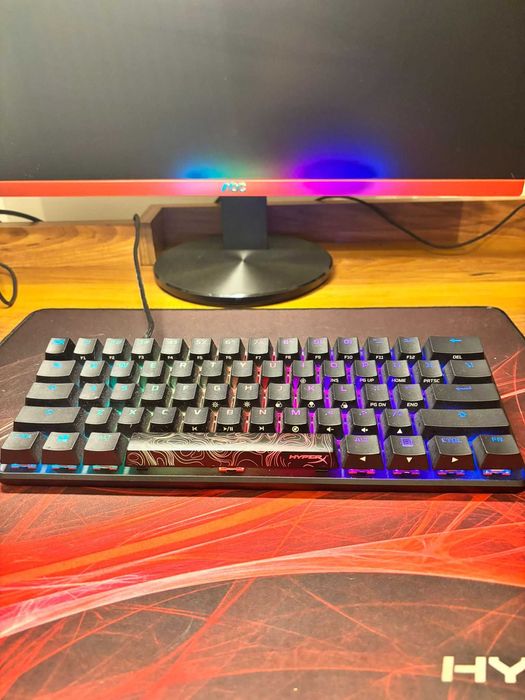 Tastatura gaming mecanica HyperX Alloy Origins 60 + CADOU
