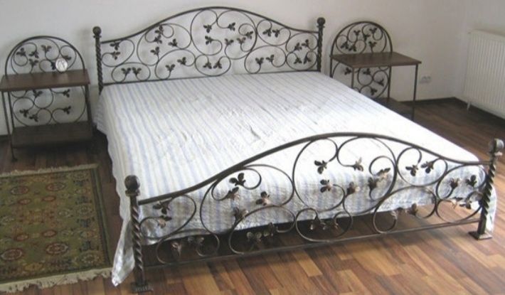 Кровать металлический