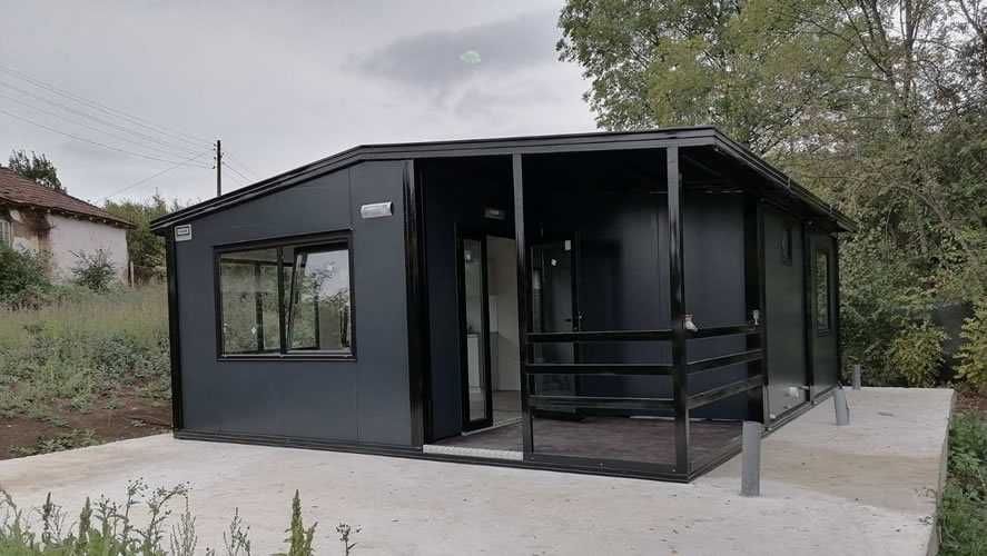 Casa, garaje auto pe structura metalica si panou sandwich termoizolant