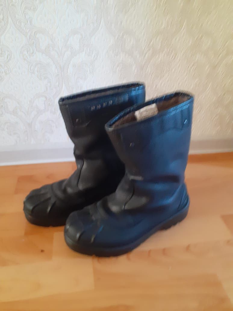 Продаётся зимние сапоги