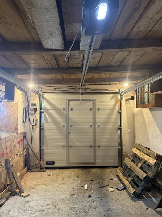 Usa garaj cu pietonala 240cm (l)/210cm(h)