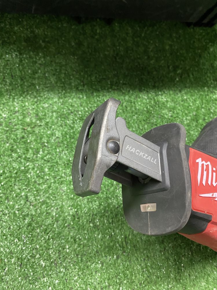 Безчетков саблен трион Milwaukee M18 FHZ