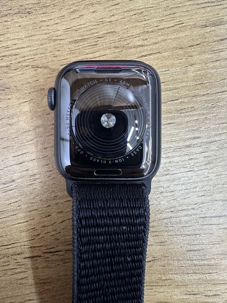 apple watch SE 40mm black