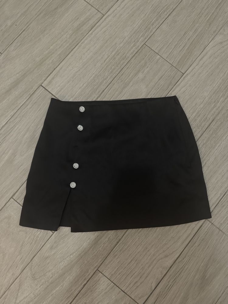 Пола H&M.