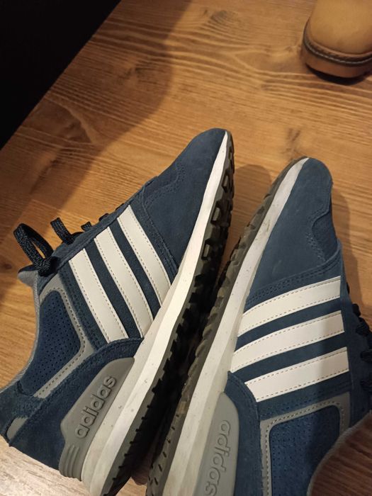 Tenisi de firma, marime 43, NOU