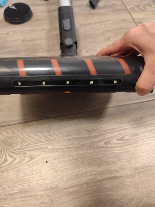 Продавам вертикална прахосмукачка  Philips