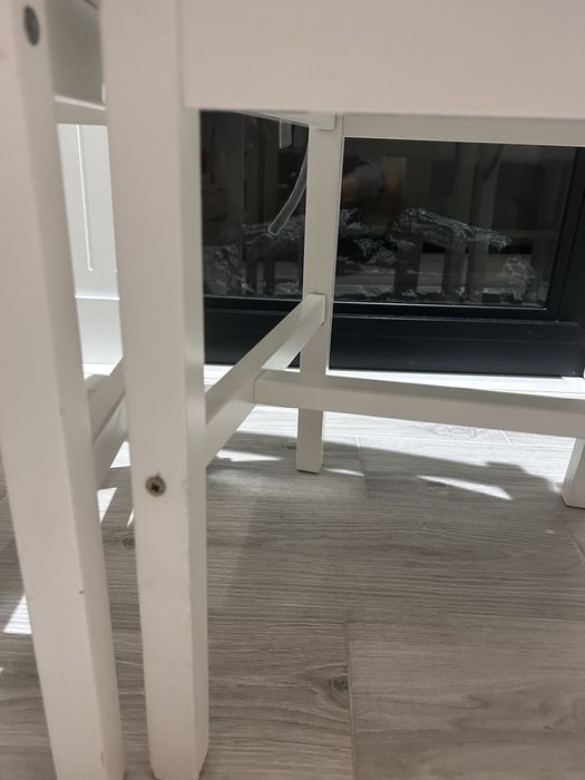 Vand set 4 scaune Jysk cu tot cu pernute 150 de lei