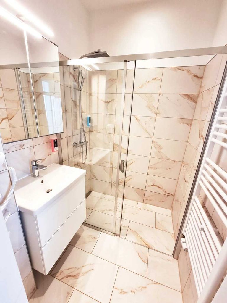 Дава се под наем Двустаен апартамент в София, Център - 65 кв.м за 382.5 € - Снимка #3