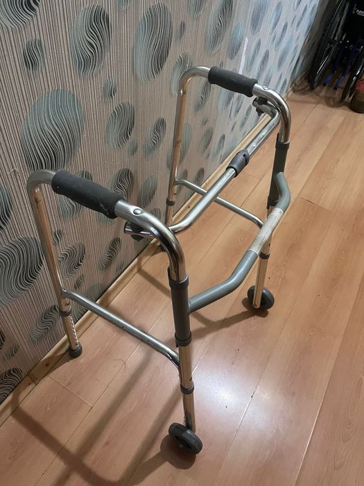 Продам ходунки взрослые